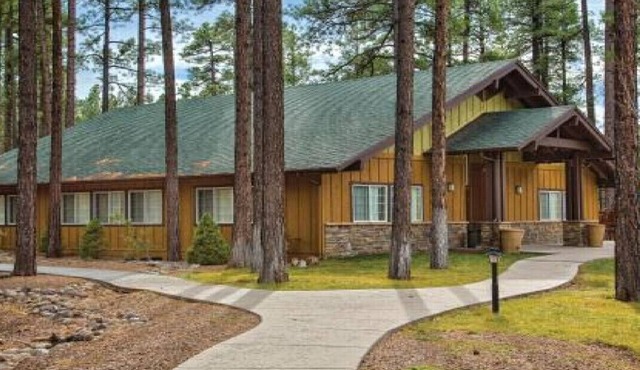 Resort 1BD condo with amenities of pool, arcade, walking trails and more