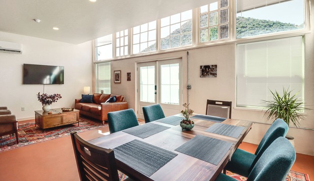 Right on Main Street! Mtn-view Bisbee Hideaway