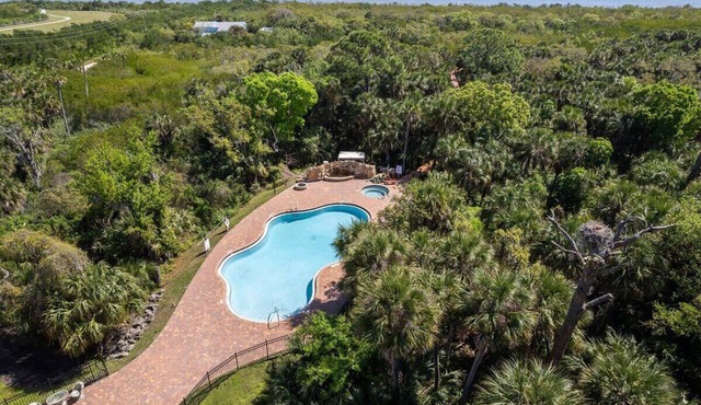 River Fly-In: 3BR Luxury Condo w/Resort Amenities