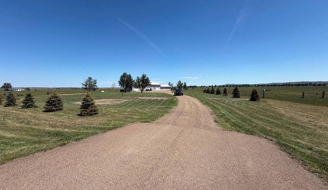 RIVER RIDGE RETREAT! Private, lots of parking, game room, garage.