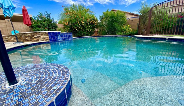 Room for rent with Pool,Waterfall,Spa,FirePit, Luxury Home near desert mountains
