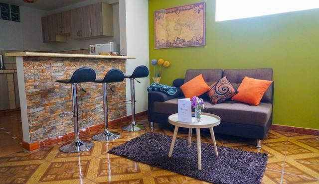 Ruinas: Spacious 2-bedroom apartment in San Blas market area. Big kitchen!