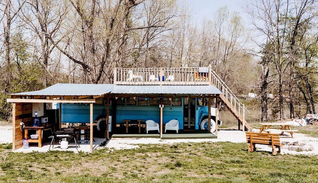 Rustic Bus Accommodation Perfect for Glamping in Missouri
