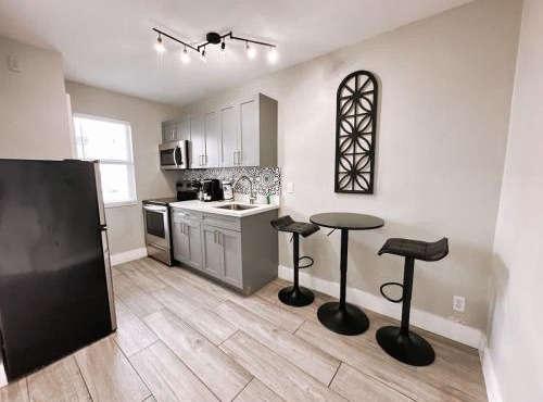Rustic Retreats Cozy 1BR For 4 Guests Minutes From Las Olas