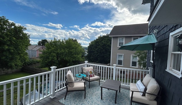 Rutland Victorian 5 minute Walk to Downtown! Near hiking & lakes. Dog-Friendly!
