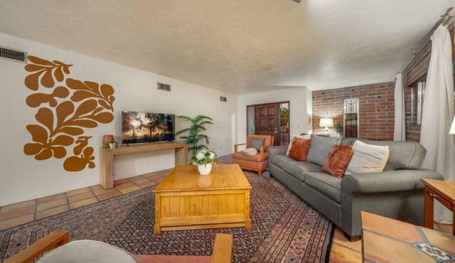 Sam Hughes/Carport/3 BR 2 BA/U of A/Fenced