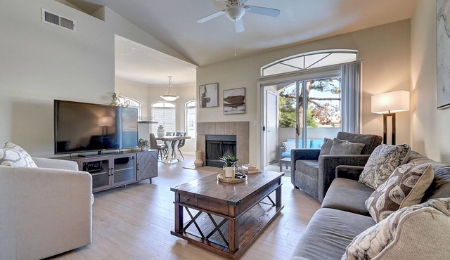Scottsdale 3 Bdrm Condo w/Garage! Great complex w/Pool!