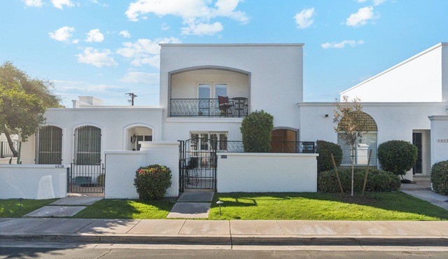 Scottsdale Getaway: Prime Location Near Old Town Dining & Attractions