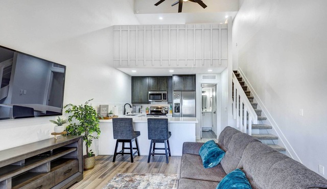 Scottsdale Loft w/Pool ~ 2 Mi to Old Town!
