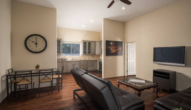 Scottsdale PV Huge Guest House, fully livable, with a private basketball court