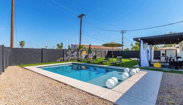 Scottsdale Retreat | Pool, Putt & More