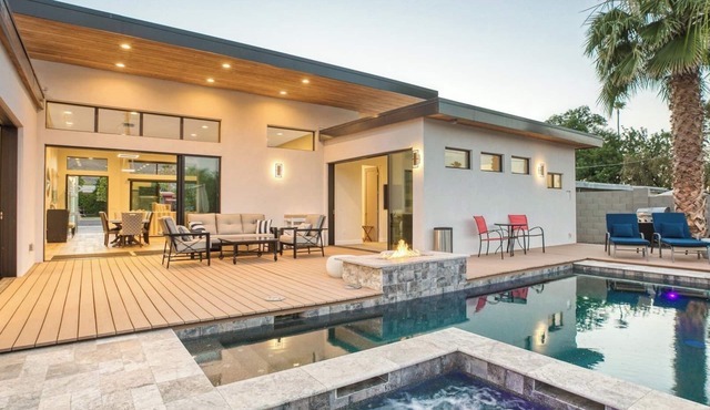 Scottsdale Walk to Old Town - 4BR Luxury Villa w/Pool, Spa & Fire Pit