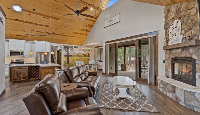 Secluded Flagstaff Cabin Getaway and Guesthouse (Sleeps 20)