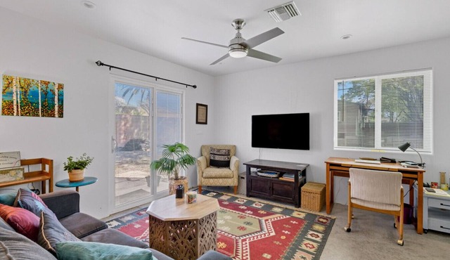 Seneca 1Bed1Bath Guesthouse