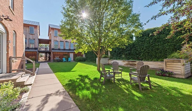 Serendipity House: Historic Downtown Livingston Loft