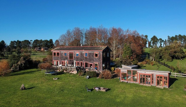 Serene 4-bedroom house in Puerto Varas perfect for relaxing stays