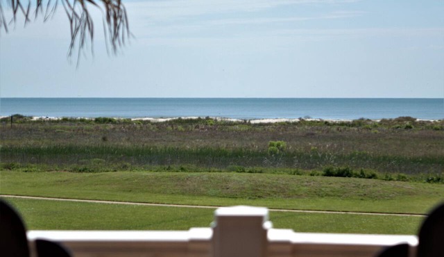 Shore Nuff- Book 5+ nights & get 15% discount- Beach Front 3BD/2BA. Sleeps 9
