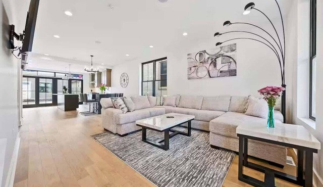Short North & Downtown & OSU | Near High Street | Free Parking | 5,800+ Reviews