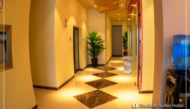 SHULLKAS SUITES HOTEL