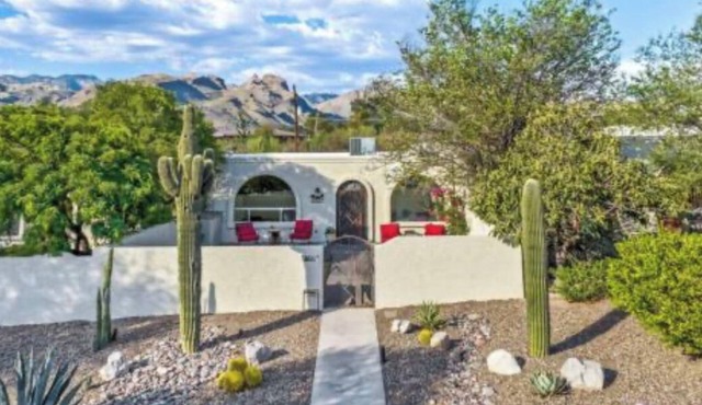 Single Level Sabino Sanctuary Courtyard, 2 Car Garage, Renovated 2-2024