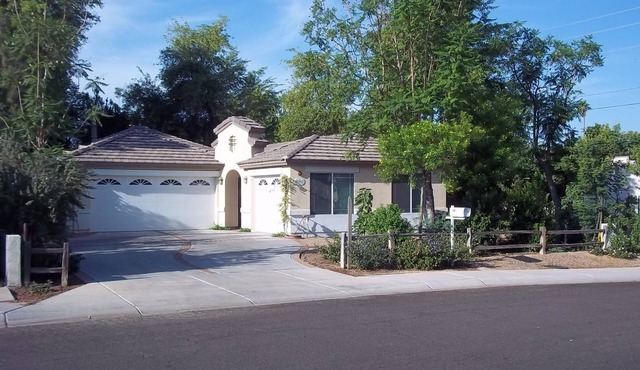 Single level standalone cottage 1 bedroom 1 bath with attached garage