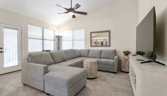 Single Story, Dog Friendly, Great Location Near Dining, Shopping + Major Sports Venues, BBQ, WIFI