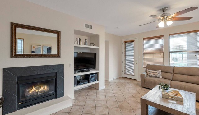 Single Story Level w/Heated Pool/Spa/Fitness Rm, Garage, Kierland's Fine Dining/Shopping+FREE GOLF