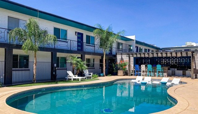 Sleek condo with on-site pool & grilling area - wifi, w/d, central ac - dogs ok
