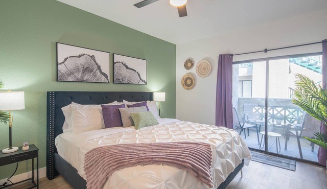 Sonoran Sunset Lounge | Remodeled King Bed Suite