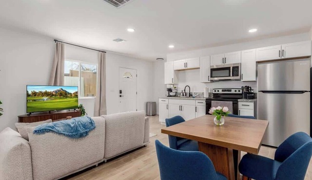 Soorya Guest House 2Bed 2BA Close to UofA