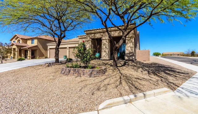 Spacious 4-bedroom house with AC in tranquil Tucson
