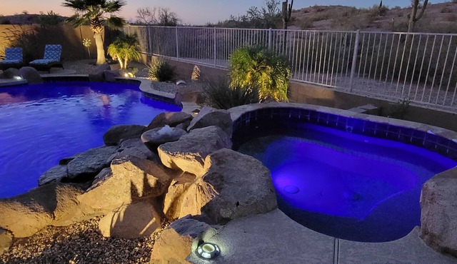 "Spacious 5BR Estrella Home, Pool Table, Heated Pool & Spa/Family & Groups"