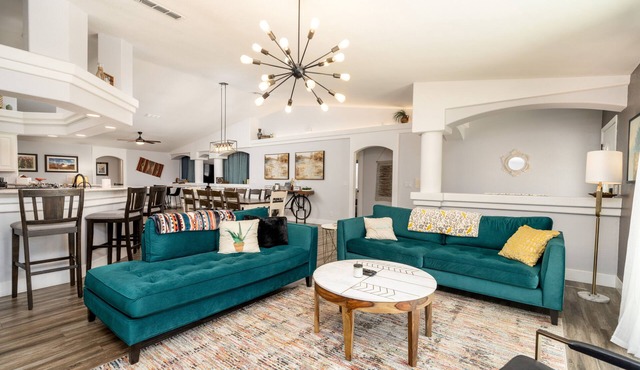 Spacious 7 bedroom Pool Home for Families & Retreats in the Heart of Lake Havasu