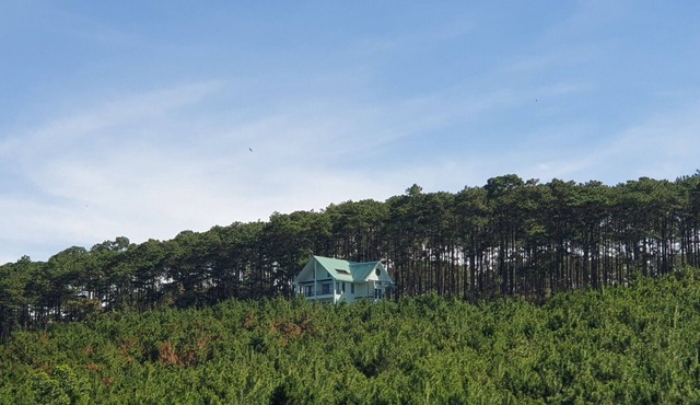Spacious 8-bedroom villa with WiFi and AC in charming Lam Dong.