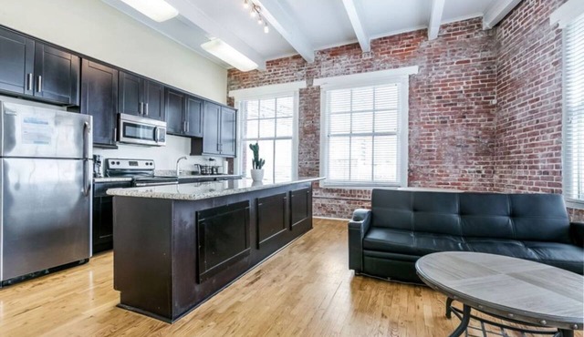 Spacious Condo Steps from French Quarter and Bourbon St