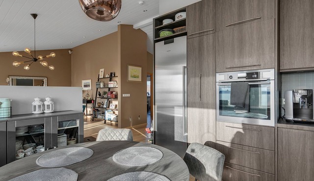 Spacious Family friendly house, in Reykjavik area
