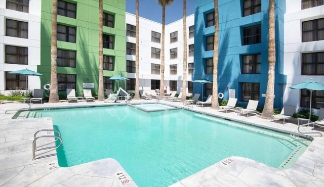 Spacious Guest Room Perfect for Travelers Seeking Relaxation in Chandler