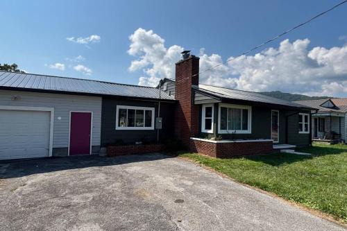 Spacious Renovated Ranch Retreat - Tackett Creek