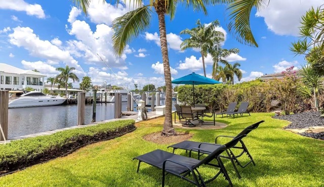 Spacious Waterfront Villa Near Cruise Port & Beaches
