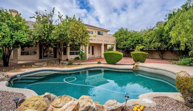 Spanish-themed Scottsdale gem w /Lagoon pool and Arcade games!