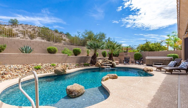 Special Summer Rates - Peaceful Retreat w/2 PRIMARY SUITES! Sparkling Pool & Summer Fun Awaits!