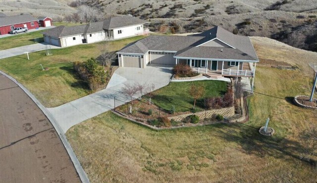 SPORTSMAN'S PARADISE, 5 Bedroom Home in Fort Peck, Montana