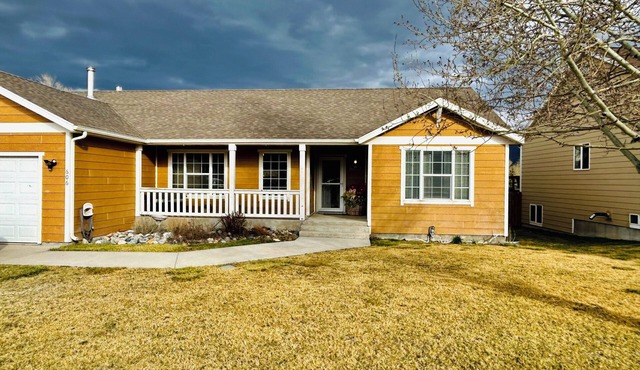 Stargazer Paradise- Located in Livingston with a yard!