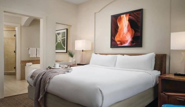Stay in Style and Comfort at the Marriott's Canyon Villas in the North Phoenix
