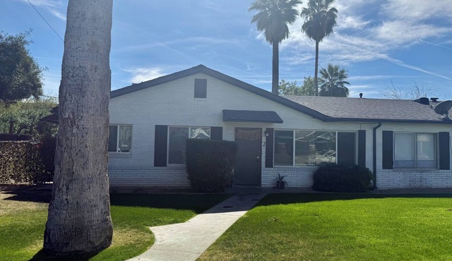 Stay right in the heart of downtown phoenix, cozy comfortable and accommodating.