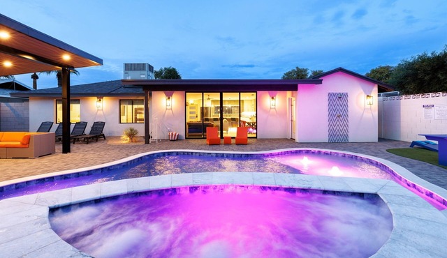 Steps to Old Town*Scottsdale Haven*Heated Pool*Spa*