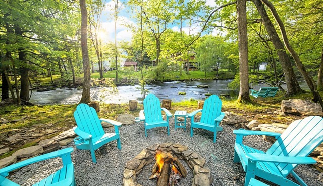 Streamside Family Lodge w/fireplace, game room, sauna, multiple pools & skiing