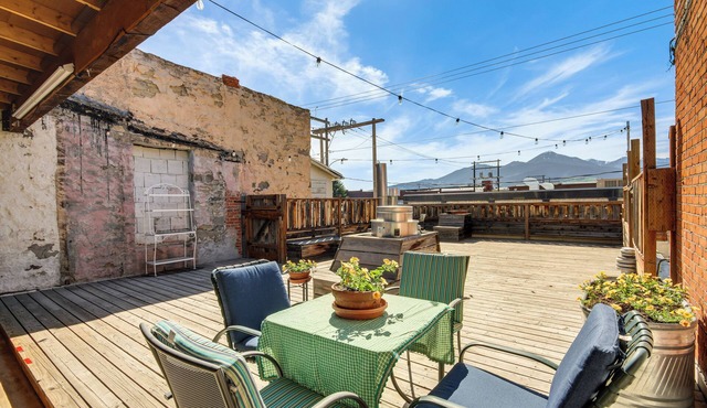 Stroll to Main St: Livingston Gem w/Rooftop Deck