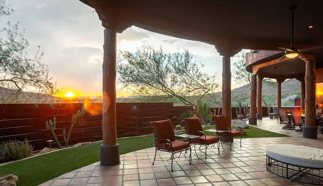 Stunning 3-bedroom house with fitness room, hot tub and scenic views in Phoenix!