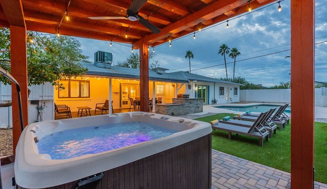 Stunning Scottsdale Remodeled Pool Fire Pit Hot Tub